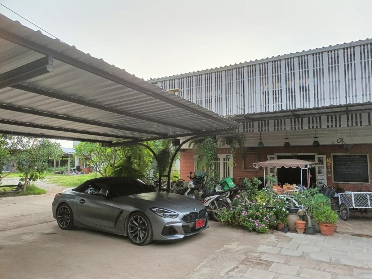 Aenguy Hostel Sukhothai Eksteriør billede