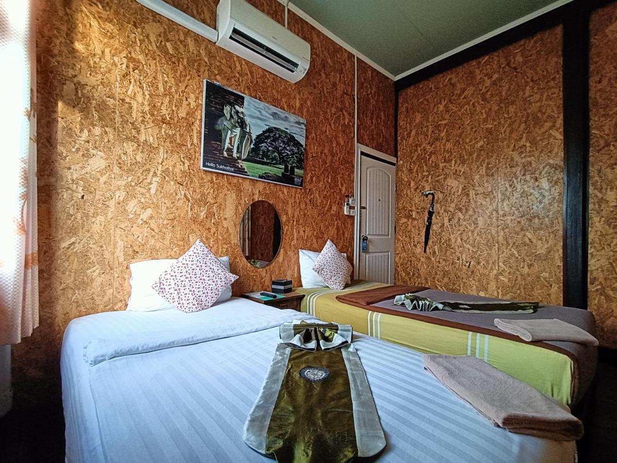 Aenguy Hostel Sukhothai Eksteriør billede